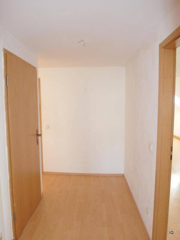 Gemütliche 3-Zimmer DachWohnung mit Laminat und Bad mit Dusche * handwerlich begabte Mieter gesucht