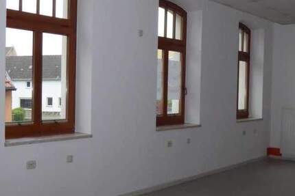 Nach Sanierung und Umbau zu vermieten- Großzügige, helle 3,5-Raum-Zimmer-Wohnung im 1. OG in Auma