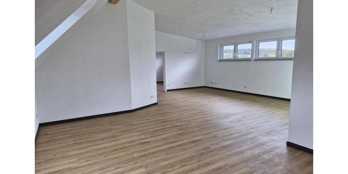 Dachgeschoßwohnung Alsfeld - 3.5 Zimmer, 105 m&sup2;, 1.207&euro; | Angebot:23273135