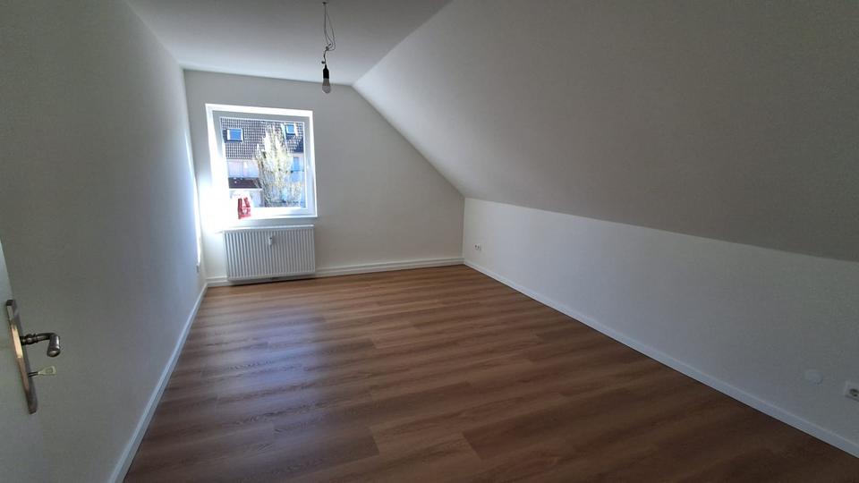 Dachgeschoßwohnung Handorf - 3 Zimmer, 77 m&sup2;, 910&euro; | Angebot:26272812