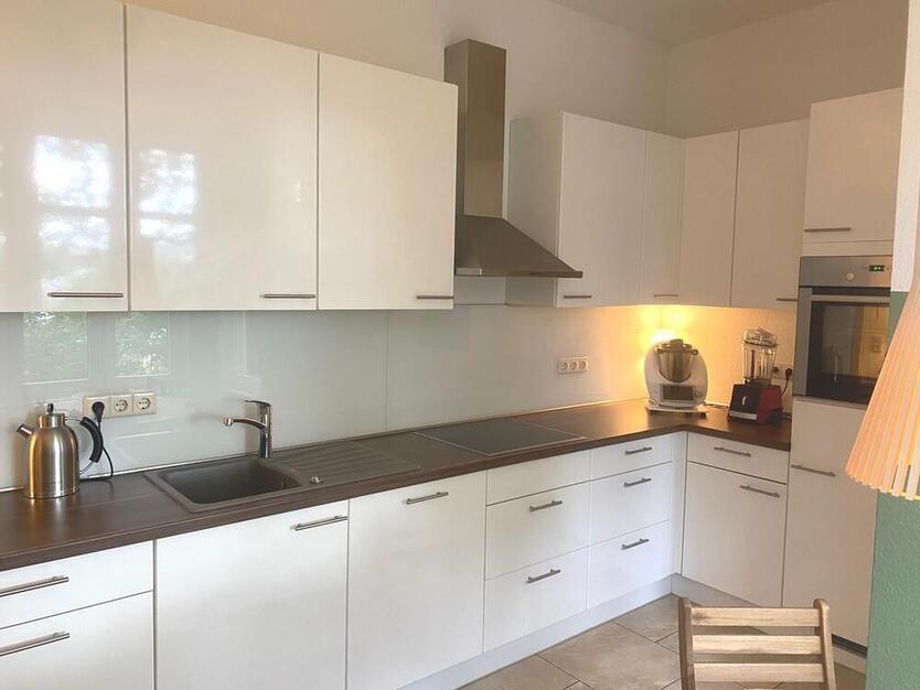 Ruhig gelegene 3-Zimmer-Wohnung mit Wintergarten auf großem Grundstück am Friedensberg
