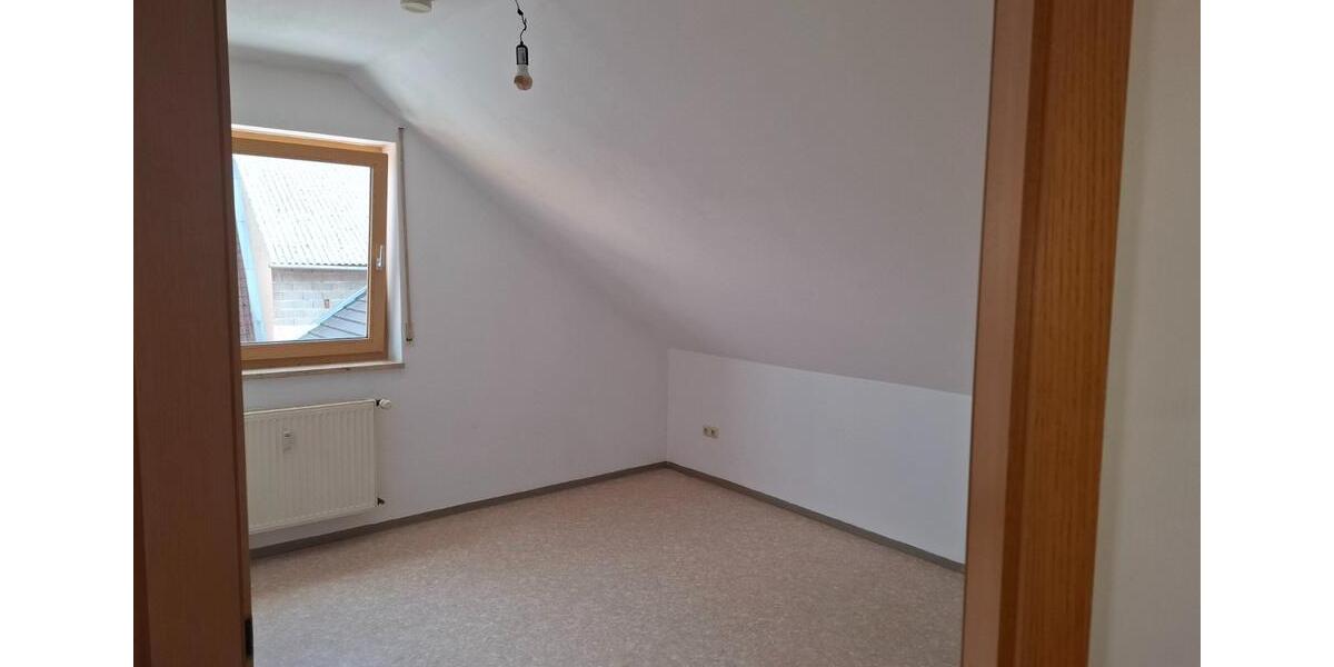 Dachgeschoßwohnung Ebensfeld - 2 Zimmer, 45 m&sup2;, 350&euro; | Angebot:26253181
