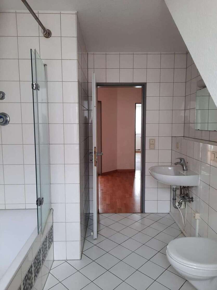 großzügige 3 Zimmer-Wohnung *gerade in Renovierung* mit Balkon und Küche 3 zimmer