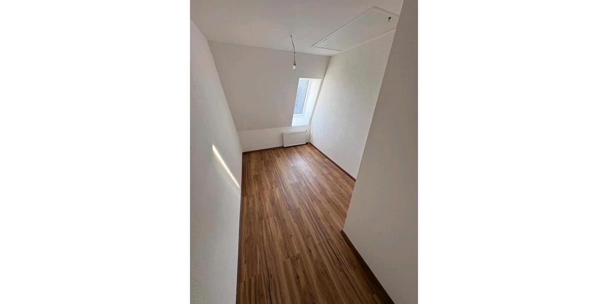 Reihenhaus Neutraubling - 14 Zimmer, 137 m&sup2;, 1.800&euro; | Angebot:25927807