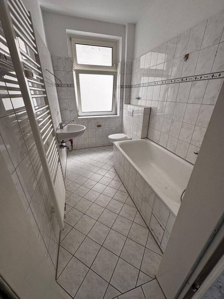 *NEU* RENOVIERTE 3 Zimmer Wohnung 2.OG Rechts in Am Hauptbahnhof