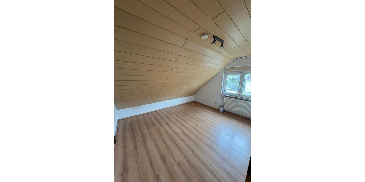 Dachgeschoßwohnung Bruchsal - 3 Zimmer, 70 m&sup2;, 805&euro; | Angebot:26648268