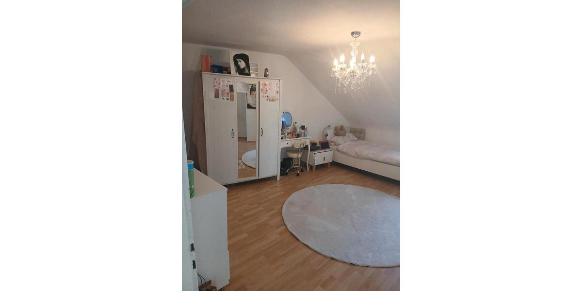 Dachgeschoßwohnung Schweinfurt Gartenstadt - 4 Zimmer, 110 m&sup2;, 750&euro; | Angebot:25752202