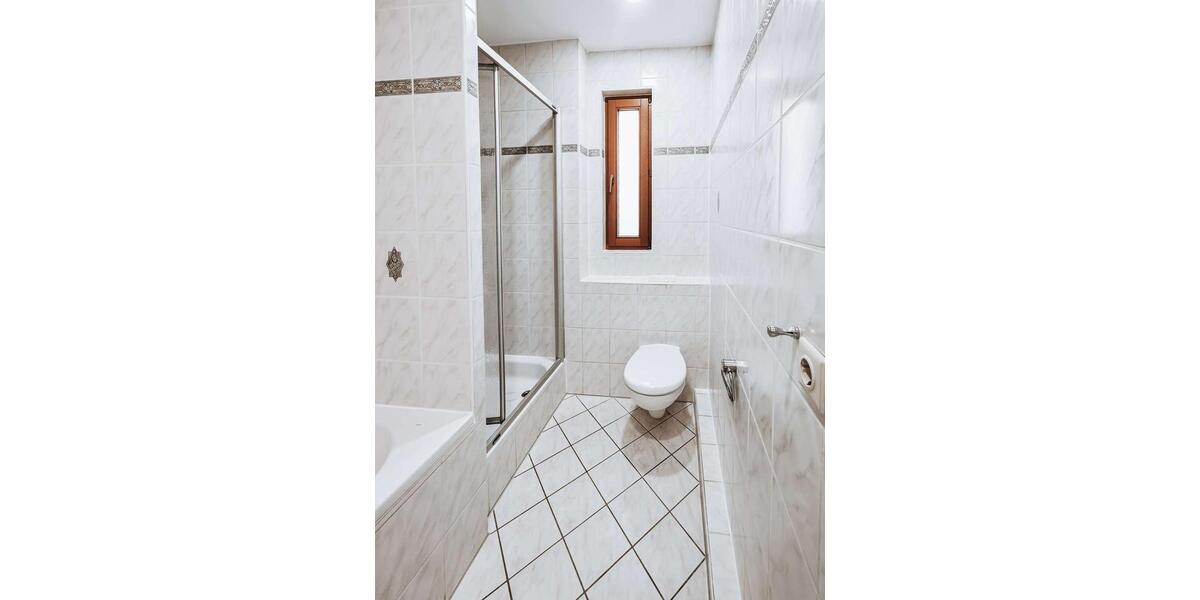 Etagenwohnung Zwickau Zwickau-Nord - 5 Zimmer, 162 m&sup2;, 1.050&euro; | Angebot:26427193