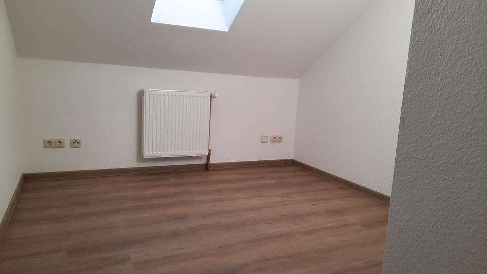 Etagenwohnung Zetel - 2 Zimmer, 100 m&sup2;, 900&euro; | Angebot:25305915