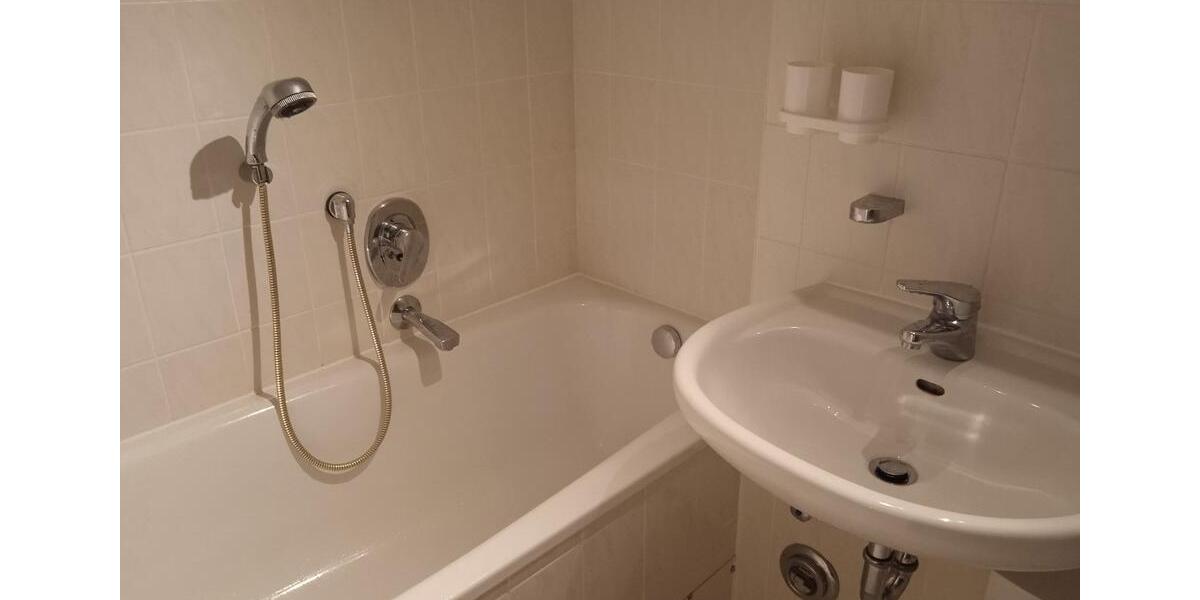 Möblierte 2-Zi. Wohnung mit Balkon und Pkw-Stellplatz 2 zimmer