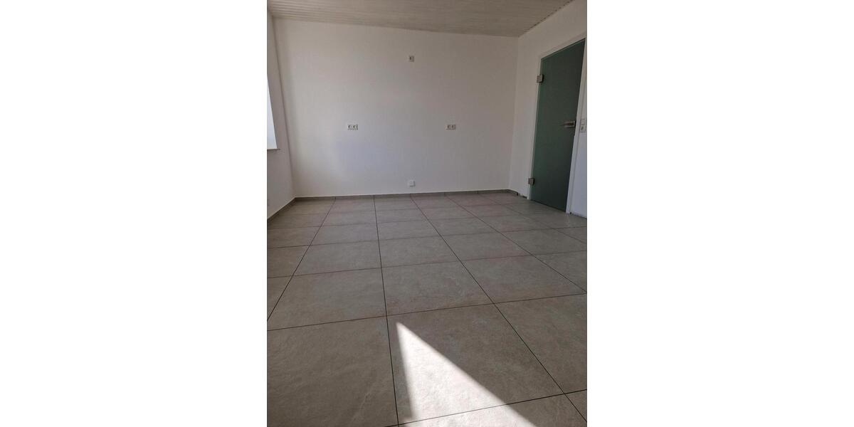 Dachgeschoßwohnung Hohenroth - 5 Zimmer, 90 m&sup2;, 600&euro; | Angebot:26468891