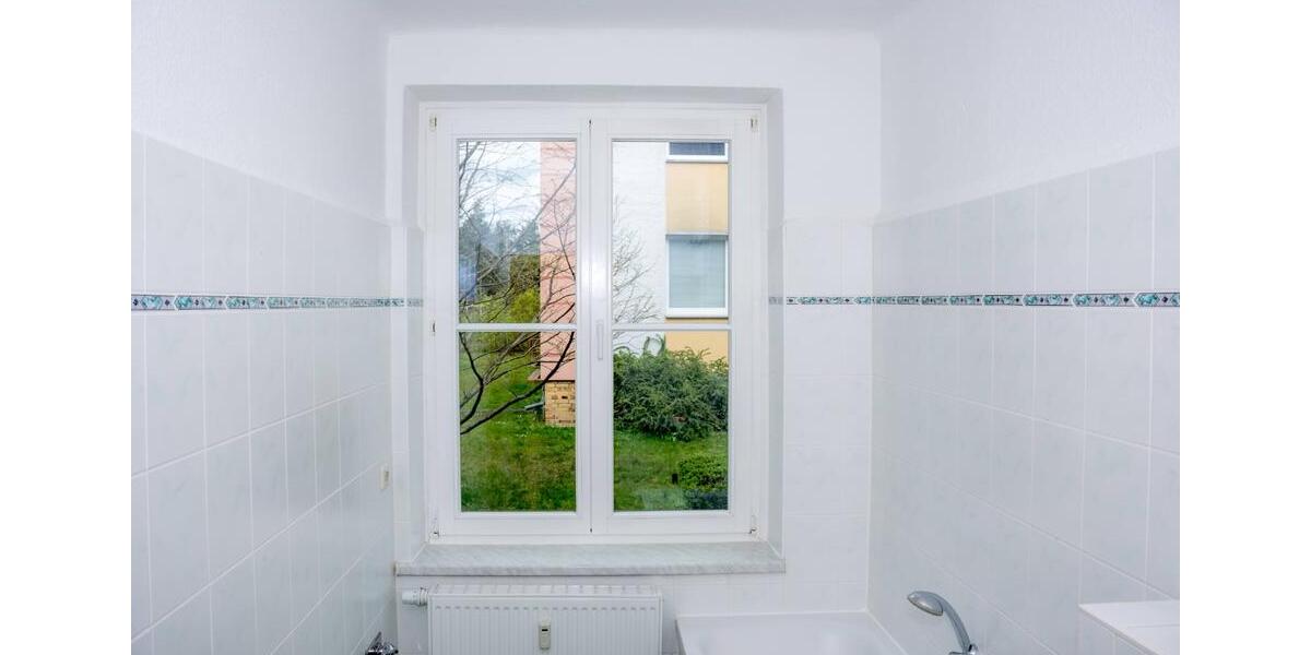 Helle 3 ZKB im EG mit Südwest-Balkon in 4-Familienhaus 3 zimmer