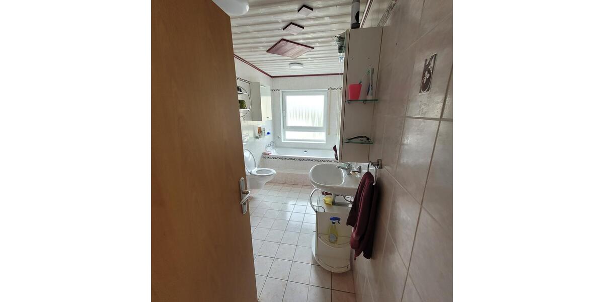 5-Zimmerwohnung (EG) mit ausgebautem Keller und schönem Garten 5 zimmer