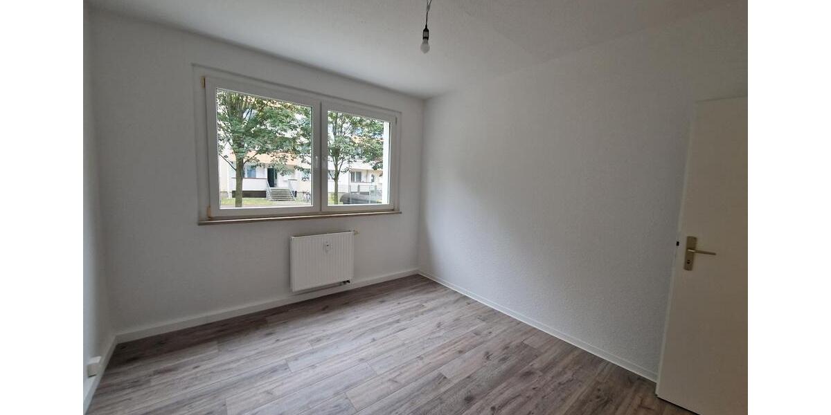 Erdgeschoßwohnung Dessau-Roßlau Brambach - 4 Zimmer, 65 m&sup2;, 389&euro; | Angebot:26549415