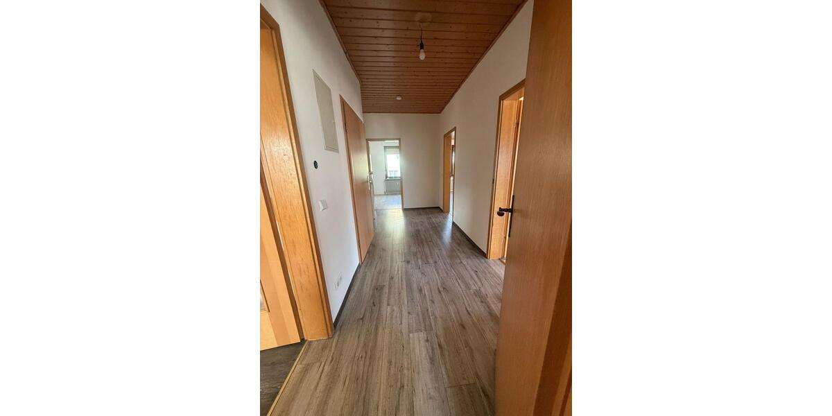 Etagenwohnung Albstadt - 4 Zimmer, 81 m&sup2;, 850&euro; | Angebot:25865115