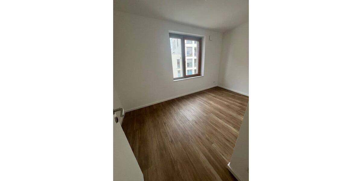 ERSTBEZUG! LETZES HAUS! Größere 4-Zimmer-Wohnung mit 2 Bädern und West-Loggia 4 zimmer