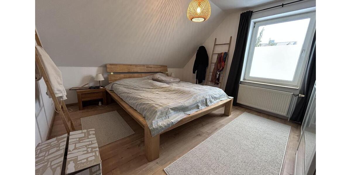 Dachgeschoßwohnung Hannover Herrenhausen-Stöcken - 3 Zimmer, 84 m&sup2;, 880&euro; | Angebot:24890343