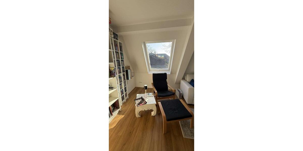 Dachgeschoßwohnung Duisburg Duisburg-Mitte - 4 Zimmer, 93 m&sup2;, 800&euro; | Angebot:26060436