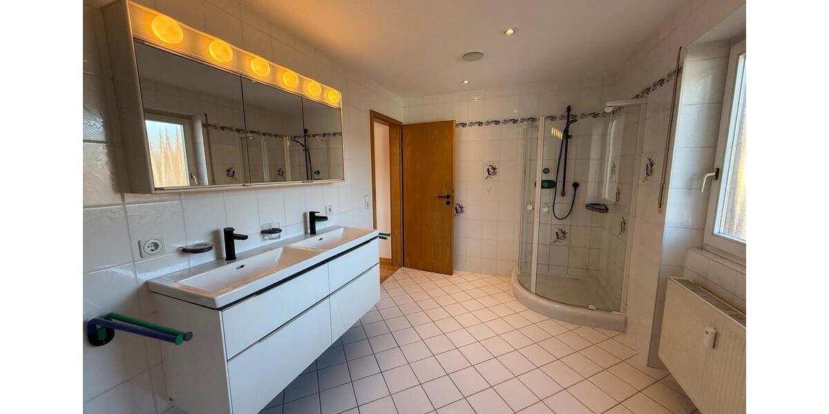 Einfamilienhaus Kandern - 5 Zimmer, 150 m&sup2;, 1.950&euro; | Angebot:25856128