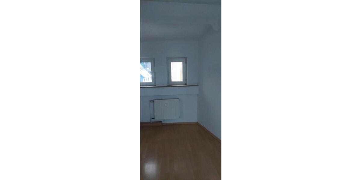 Dachgeschoßwohnung Oberlungwitz - 3 Zimmer, 58 m&sup2;, 320&euro; | Angebot:24468437