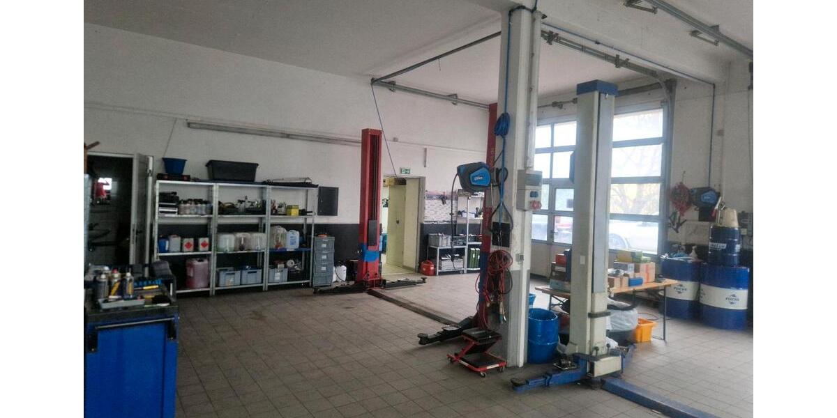 Werkstatt mit 2 Hebebühnen zimmer