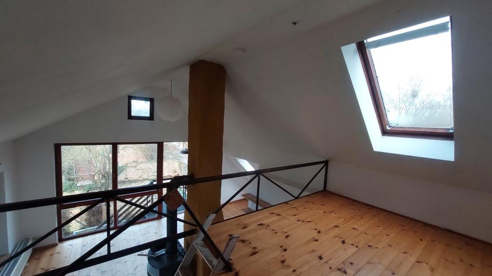 Schöne Studiowohnung unterm Dach, 55 qm 2 zimmer