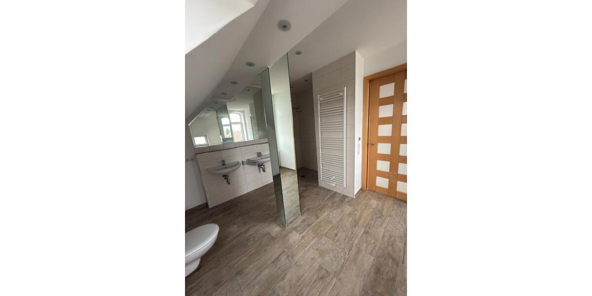 Dachgeschoßwohnung Bünde - 2 Zimmer, 140 m&sup2;, 950&euro; | Angebot:24781973