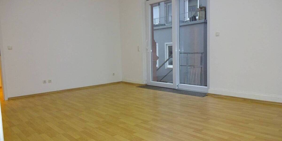 CHARMANTE, MODERNISIERTE ALTBAUWOHNUNG NÄHE POMPEJANUMSGARTEN 3 zimmer