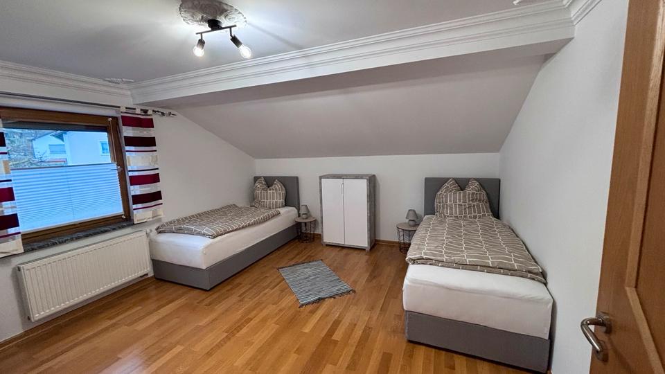 Wohnen auf Zeit Chamerau - 2 Zimmer, 91 m&sup2;, 22&euro; | Angebot:26462589