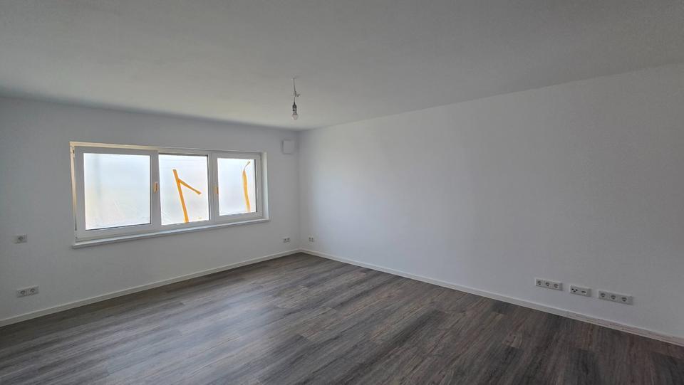 Erstbezug nach Kernsanierung: 3,5-Raum-Wohnung mit gehobener Auss