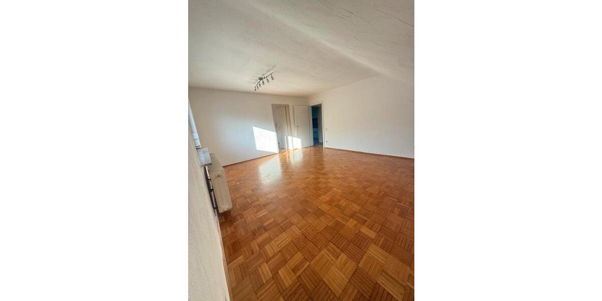 Dachgeschoßwohnung Kuchen - 3.5 Zimmer, 65 m&sup2;, 650&euro; | Angebot:25103993