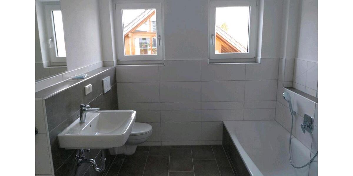 Dachgeschoßwohnung Kempten (Allgäu) Auf der Halde - 2 Zimmer, 75 m&sup2;, 1.050&euro; | Angebot:26323436