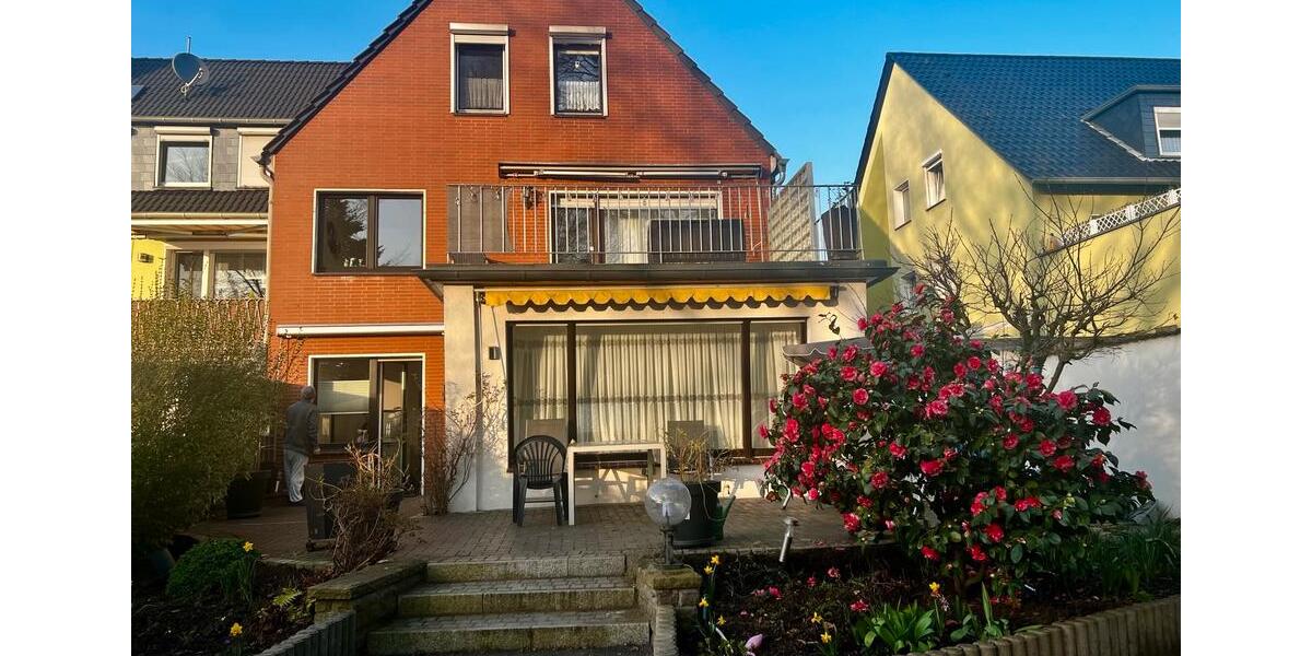 Etagenwohnung Oberhausen - 3 Zimmer, 96 m&sup2;, 1.150&euro; | Angebot:26497334