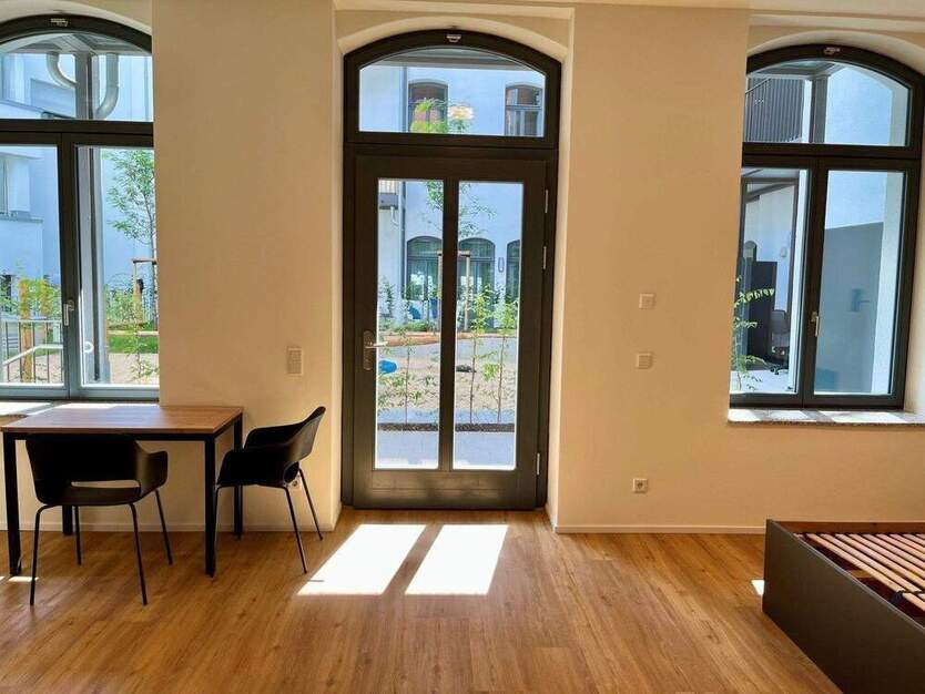 Loftige, möblierte 1-Zimmer-Wohnung mit großer Terrasse zum Erstbezug!
