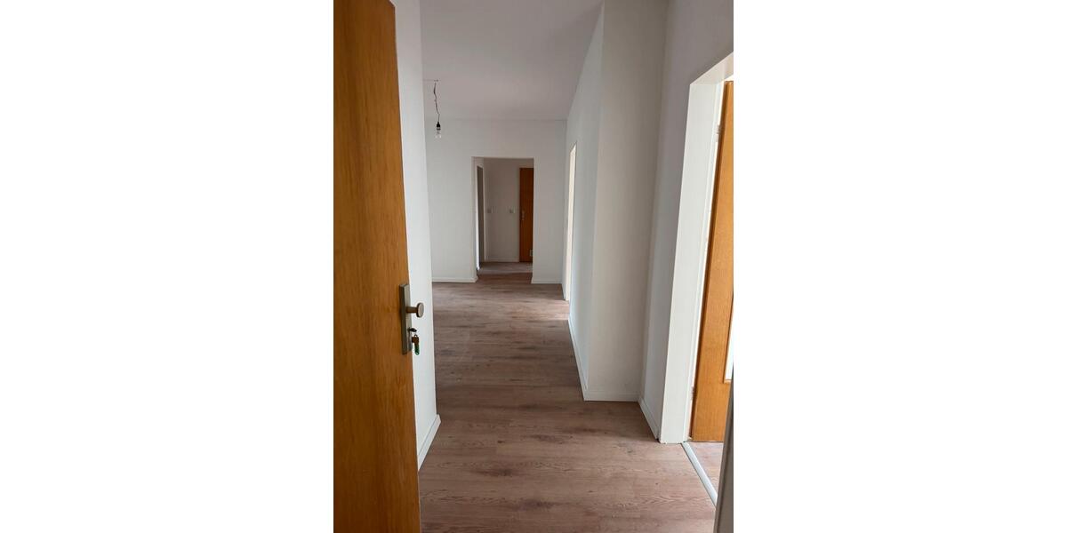 Frisch renovierte 85QM, Balkon, hohe Decken 4,5 Zimmer 4 zimmer