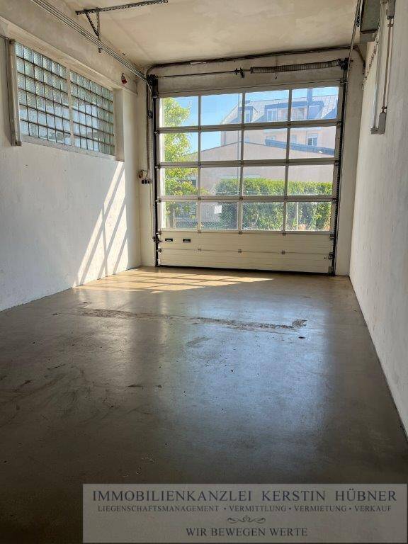 Helle Werkstatt- Montagehalle, unterteilt in zwei Hallen, Büro und Sanitärbereich - Ideal für KfZ-Kleingewerbe, Hand...
