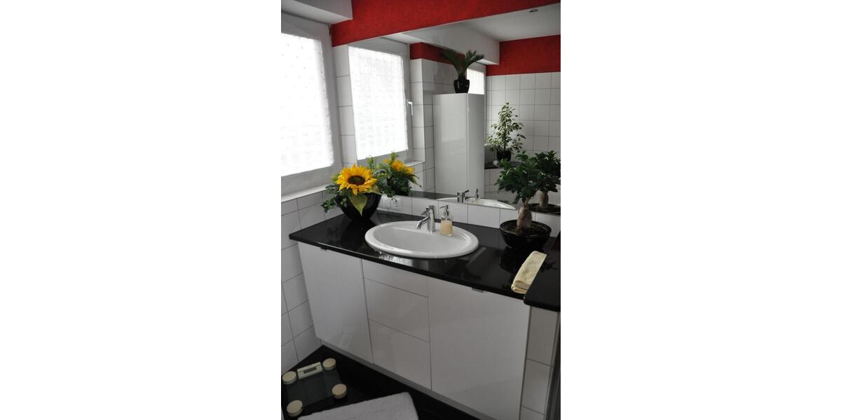 Erdgeschoßwohnung Niederkassel - 2.5 Zimmer, 88 m&sup2;, 1.350&euro; | Angebot:26521331