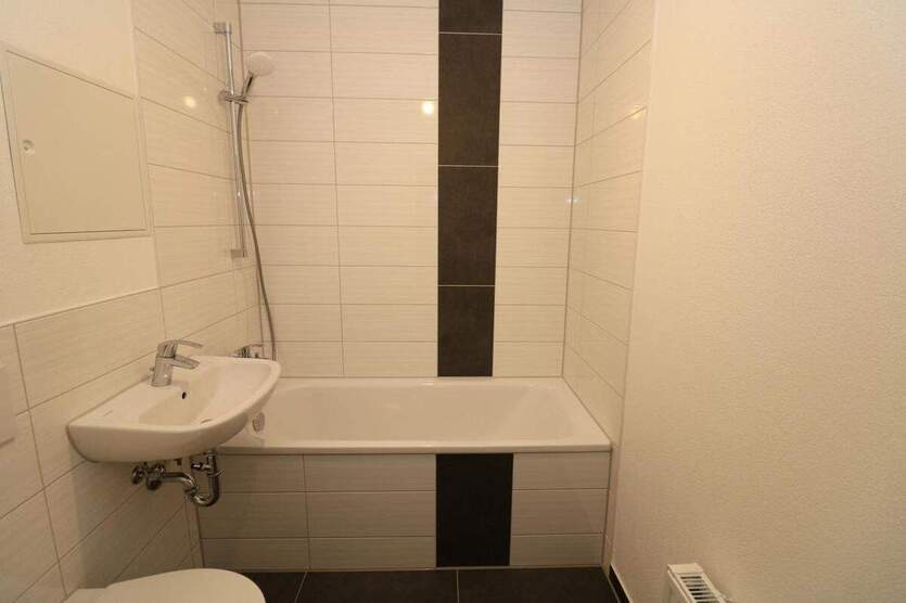 Schickes Nest sucht Nachwuchs...helle 4-RW mit Wanne u. Balkon!!! 4 zimmer