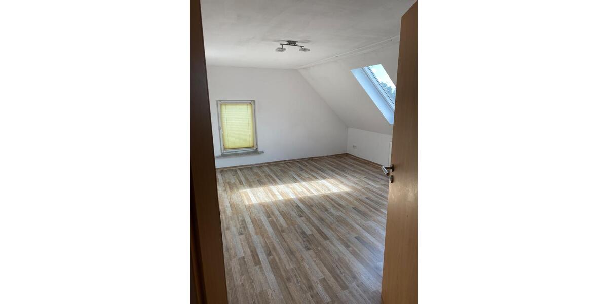 Dachgeschoßwohnung Nordenham - 3 Zimmer, 110 m&sup2;, 700&euro; | Angebot:25989960