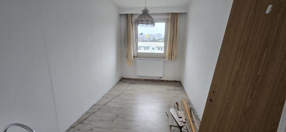 Etagenwohnung Mülsen - 4 Zimmer, 70 m&sup2;, 395&euro; | Angebot:25831500