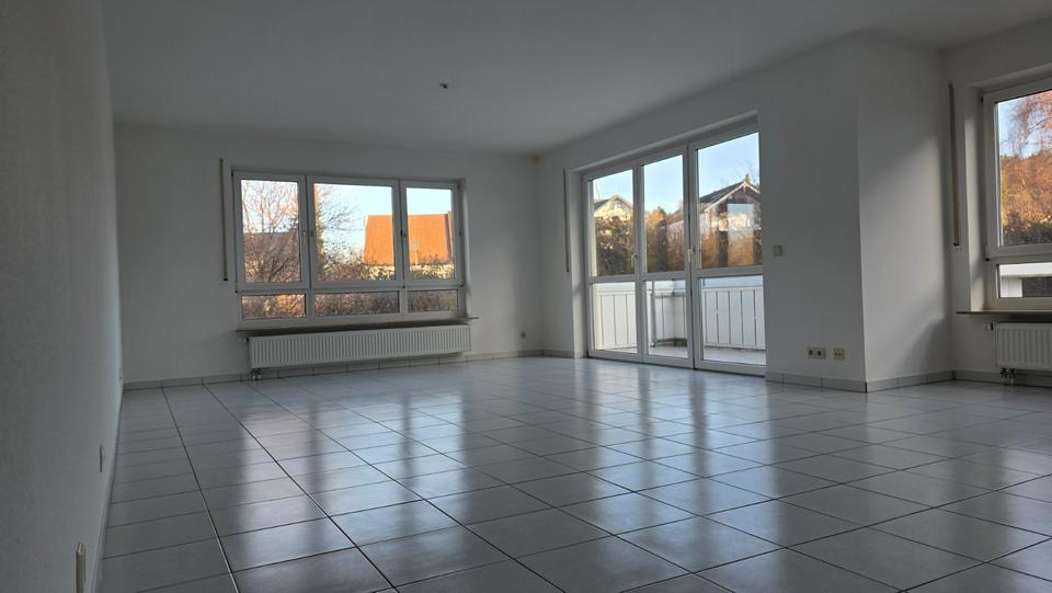 Etagenwohnung Straubenhardt - 4 Zimmer, 110 m&sup2;, 1.160&euro; | Angebot:25654034