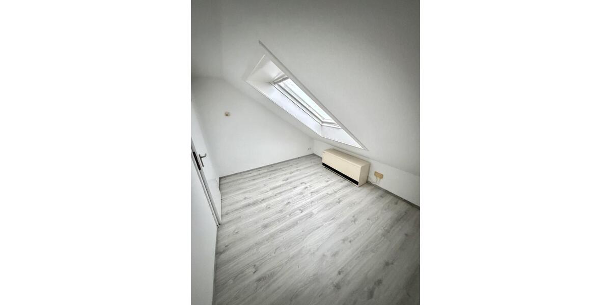 Dachgeschoßwohnung Wuppertal Unterbarmen - 5 Zimmer, 85 m&sup2;, 800&euro; | Angebot:25143081