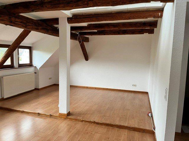 Dachgeschoßwohnung Lohfelden - 4 Zimmer, 135 m&sup2;, 1.350&euro; | Angebot:26663717