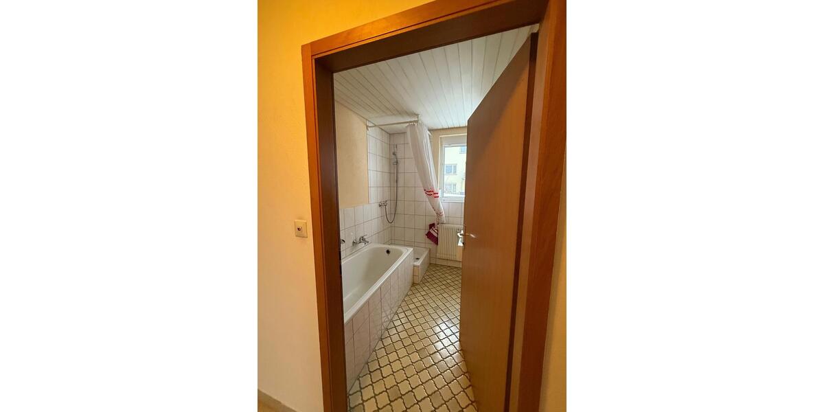 Dachgeschoßwohnung Mötzingen - 3 Zimmer, 70 m&sup2;, 850&euro; | Angebot:26036671