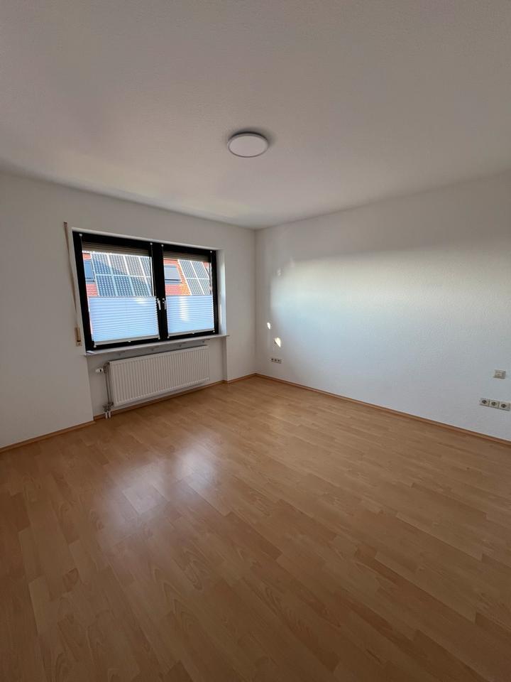 Großzügige 3-Zimmer Wohnung mit neuer Einbauküche zu vermieten zimmer