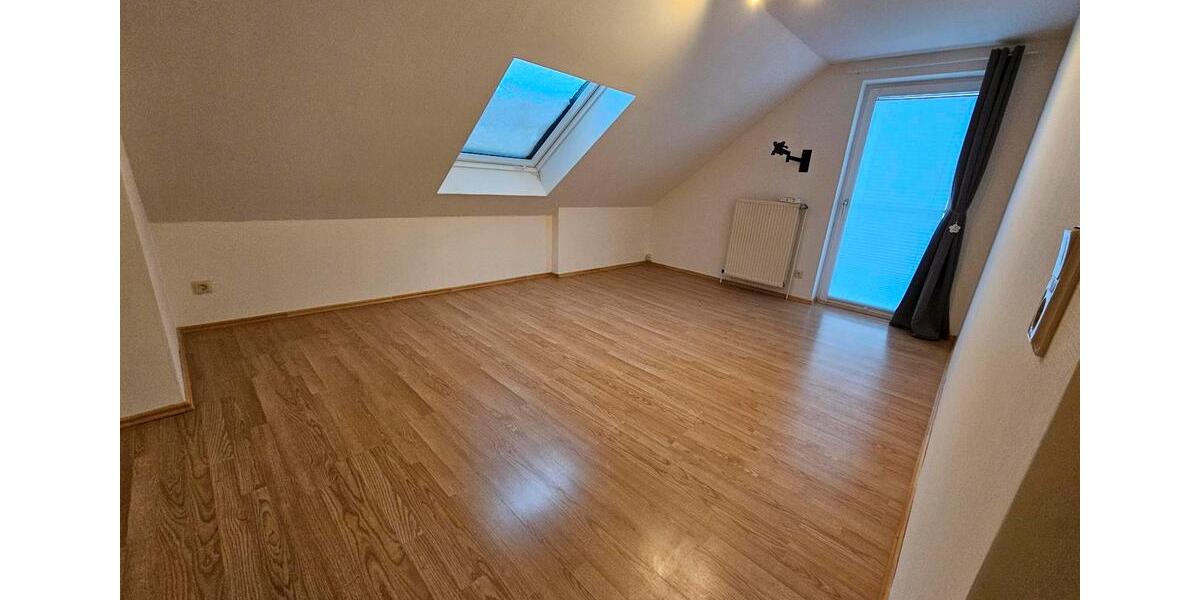 Dachgeschoßwohnung Ilsede Adenstedt - 3 Zimmer, 74 m&sup2;, 850&euro; | Angebot:24755658