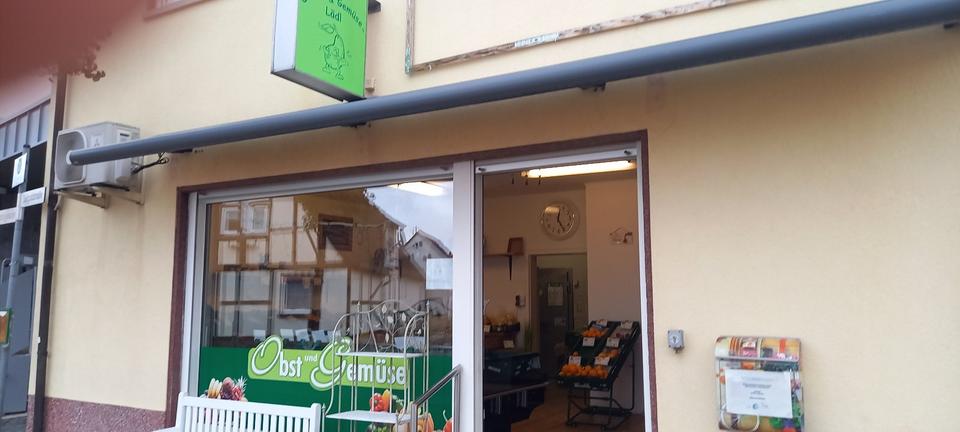 Gewerbliche Räume mit Schaufenster, Kühlhaus, WC zimmer