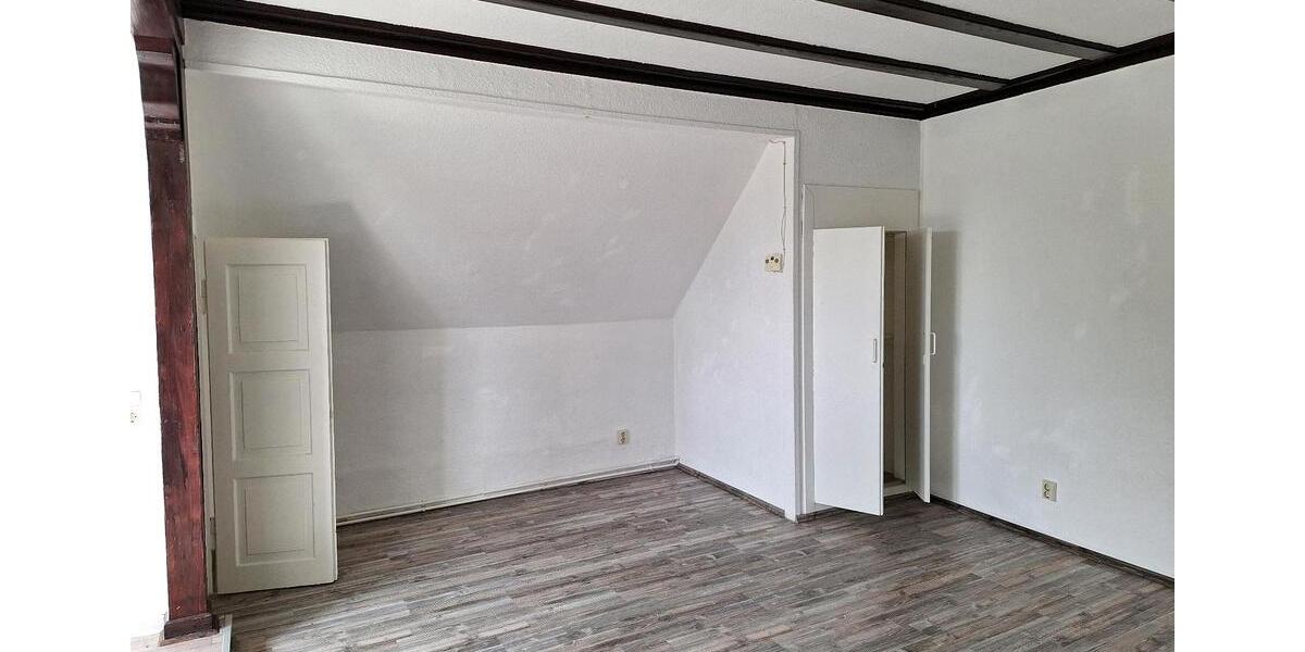 Dachgeschoßwohnung Allstedt - 4 Zimmer, 600&euro; | Angebot:21659156