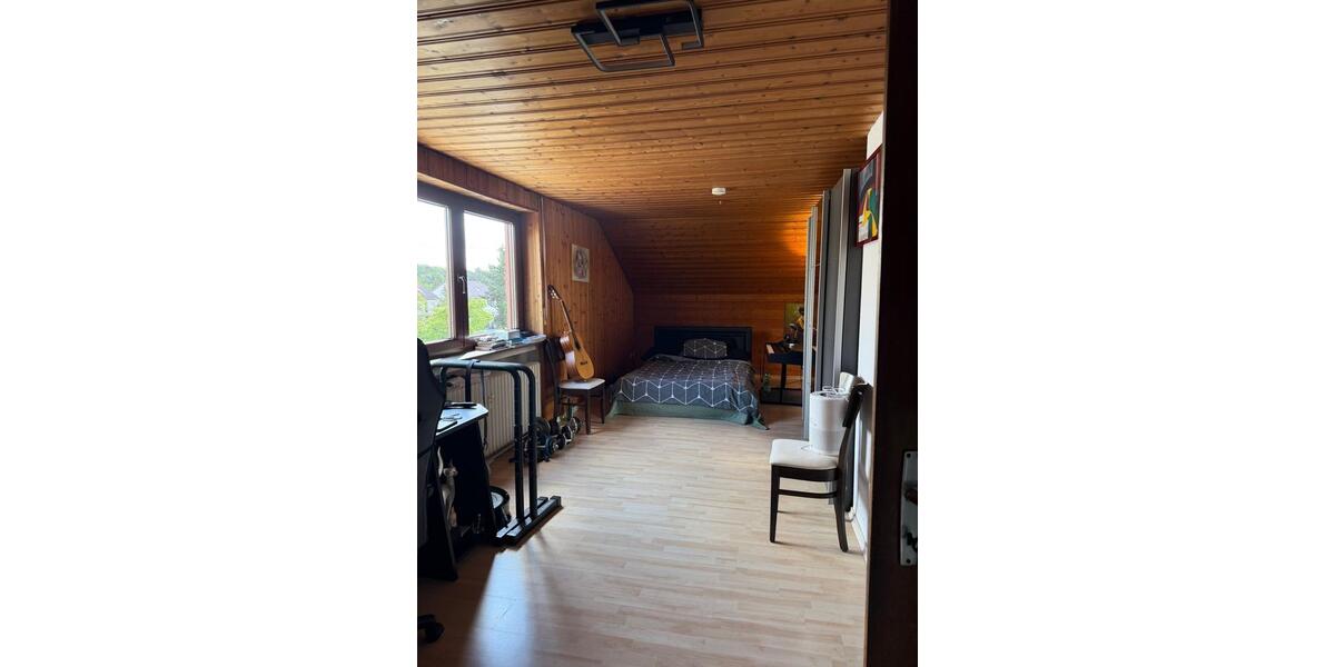 Dachgeschoßwohnung Rüsselsheim am Main - 3 Zimmer, 85 m&sup2;, 1.100&euro; | Angebot:26698328
