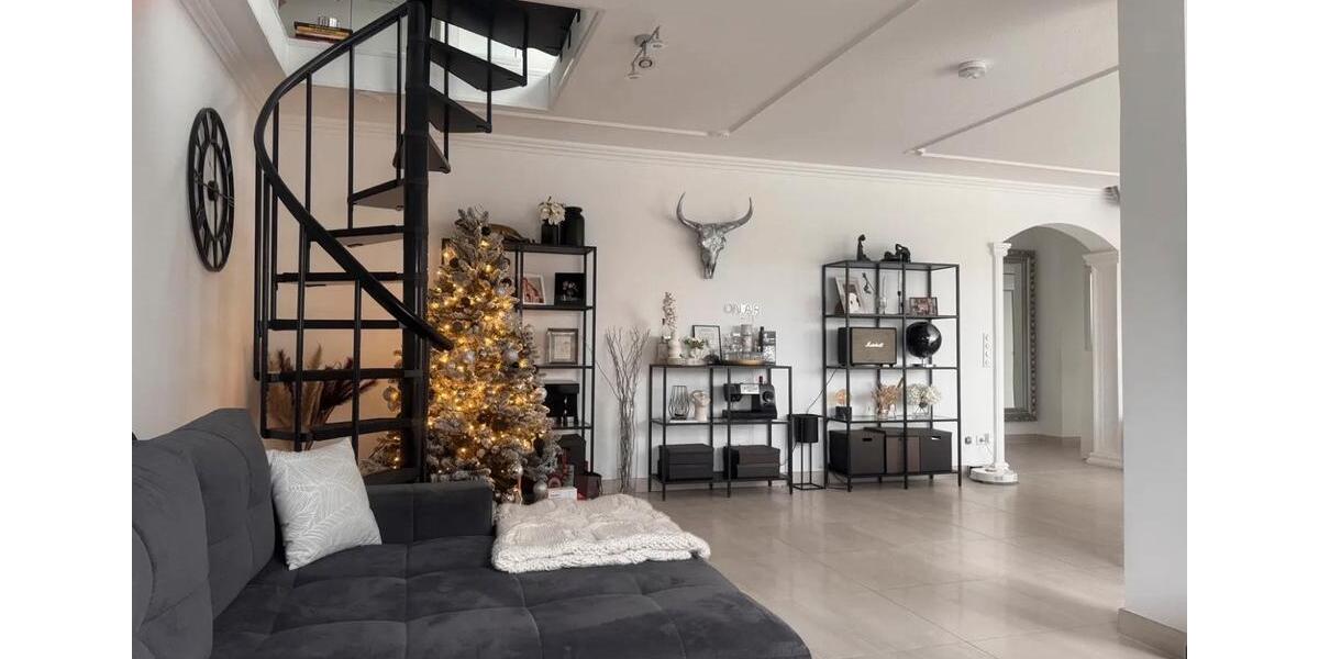 Dachgeschoßwohnung Bayreuth Meyernberg - 5 Zimmer, 160 m&sup2;, 2.097&euro; | Angebot:26563231